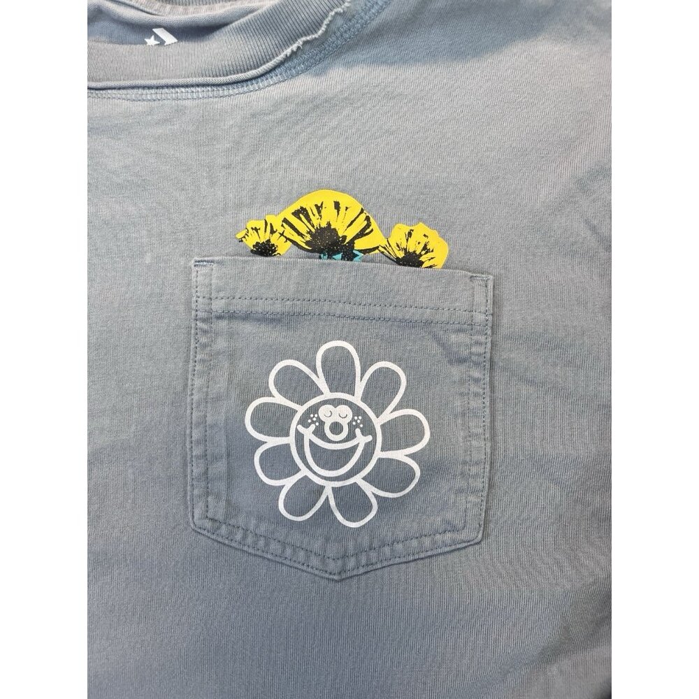 Converse men’s Long sleeve crewneck light blue flower pocket graphic extra small - Picture 5 of 8